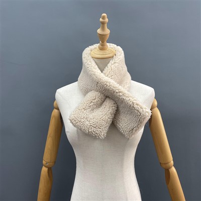 Bagaimana untuk menjadikan selendang bulu kanak-kanak kelihatan lebih bergaya?